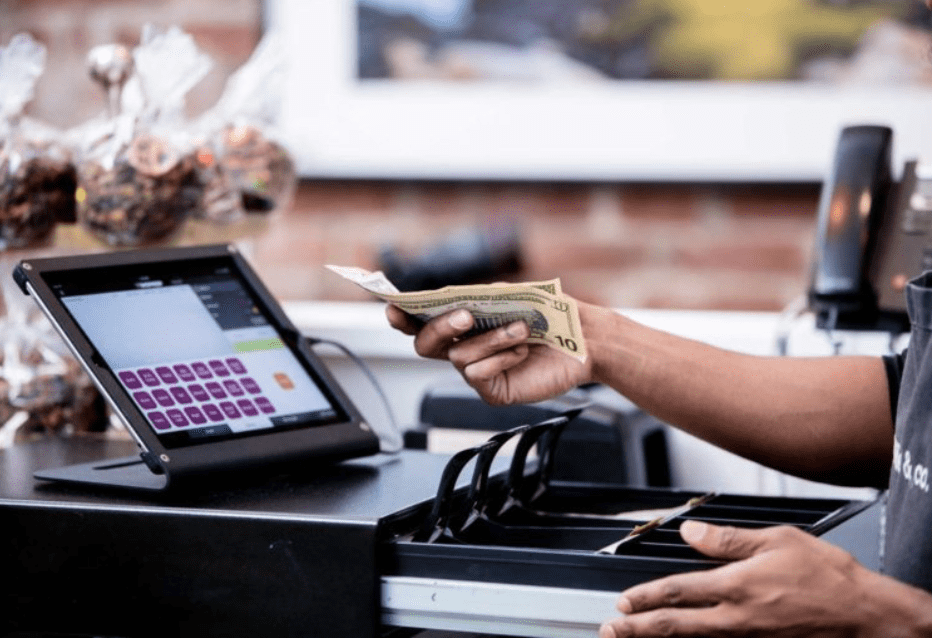 6-things-a-cashier-wants-customers-to-know-in-real-life