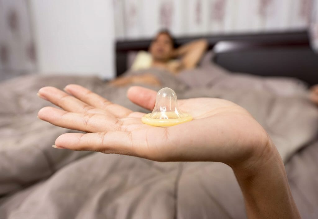 Bed Bedroom Condom 248148 1