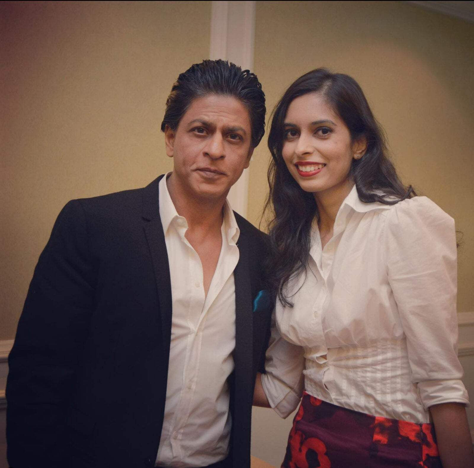  A Malaysian Indian Woman Posing With Shah Rukh Khan