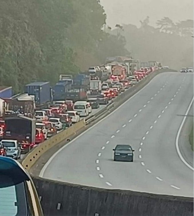 A Post From Twitter User @Brgsejks Shared A Picture Of A Single Black Iswara On The Other Side Of A Packed Highway With The Caption, “He Must Have Forgotten To Turn Off His House Lights.” 
